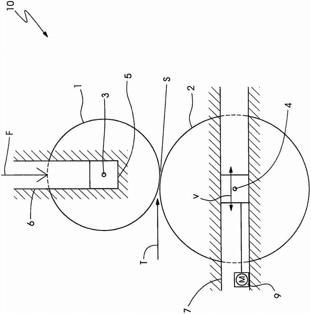 Device for stamping with adjustable distance between the rolls