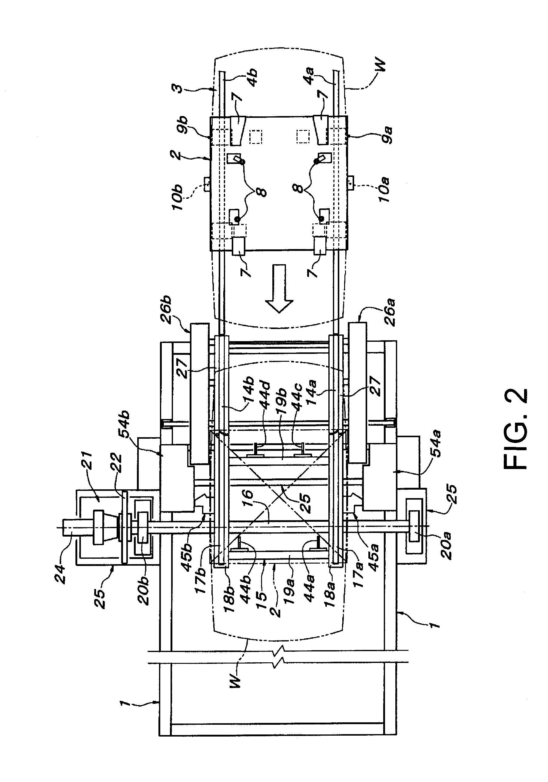 Dipping apparatus for treatment of a workpiece on a conveying traveling body