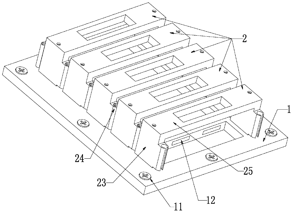 Power distribution cabinet bus locking device