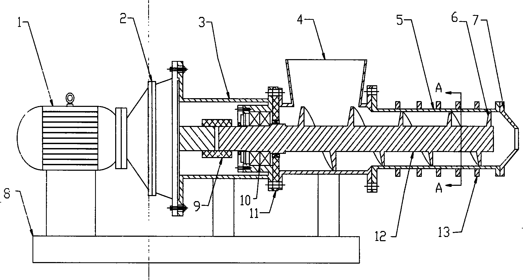 Helical main shaft and water-entrained feather wringing dehydrator