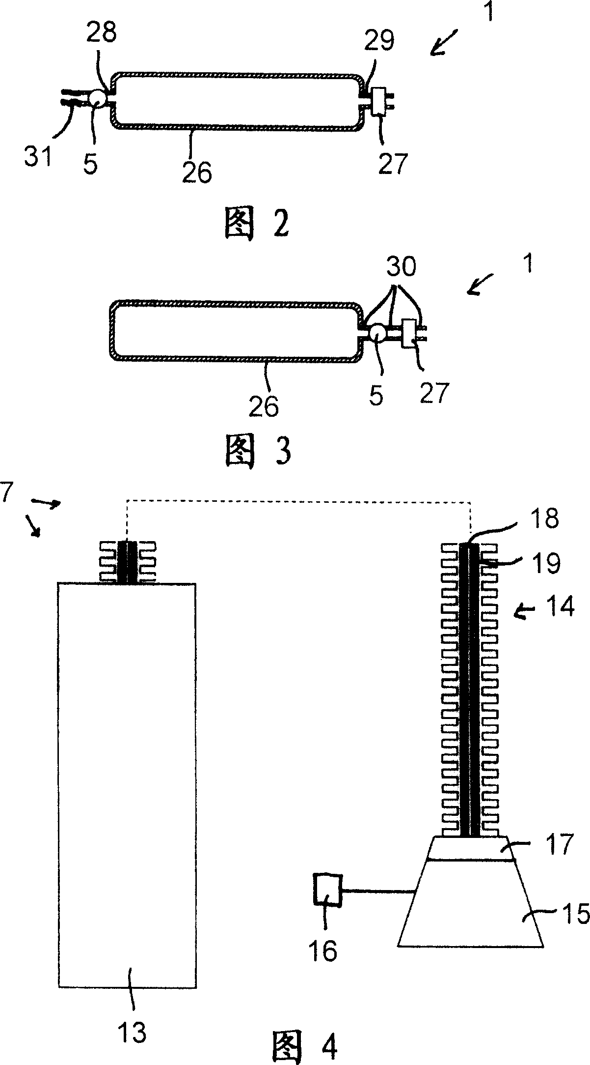 High pressure gas container with an auxiliary valve and process for filling it