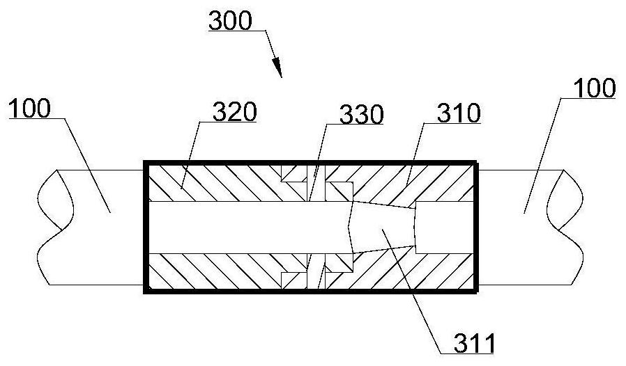 Water-resisting layer strengthening grouting transformation device and method based on staged fracturing