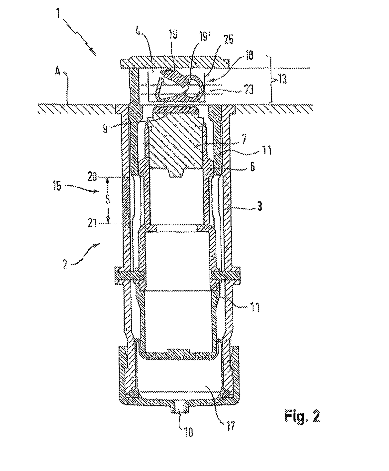 Connecting device with a clamping device for connecting to an arrangement for closing flow paths and monitoring the status of the clamping device and method for same