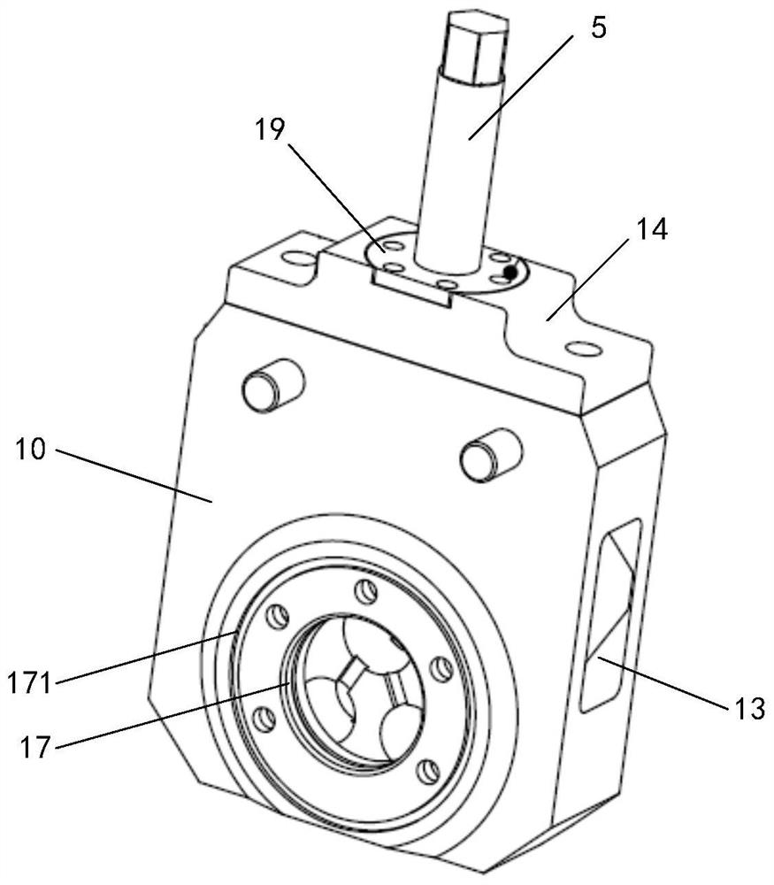 Shield tunneling machine and tool changing device thereof