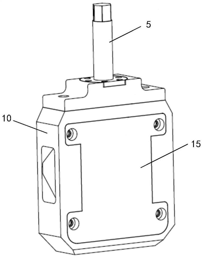 Shield tunneling machine and tool changing device thereof