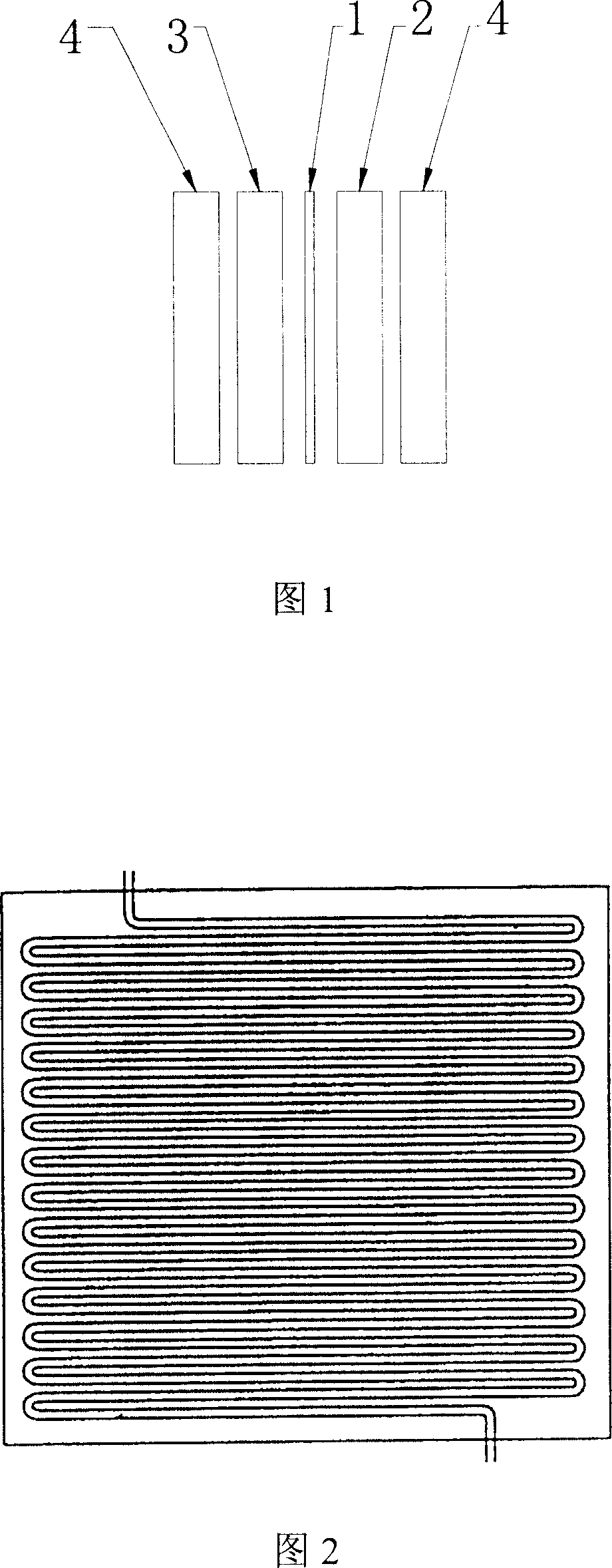A flow field plate and fuel cell stack containing the same