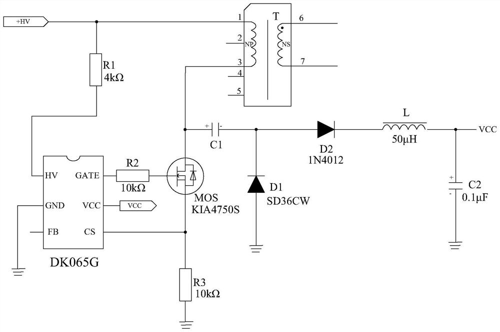 Flat plate transformer and coupling type self-powered circuit formed by flat plate transformer