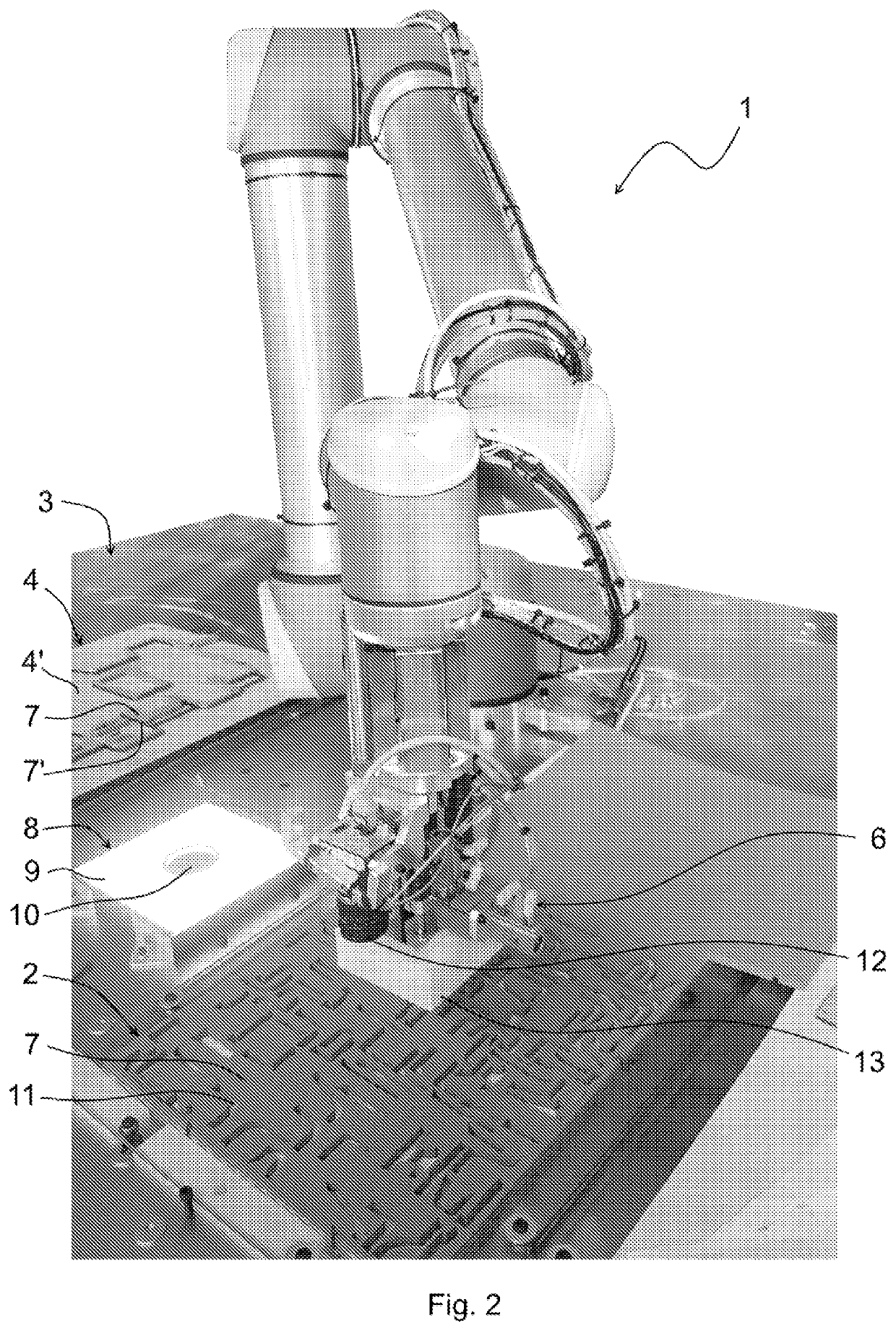 Apparatus and method for applying in an automatic way foam elements on a die cutter