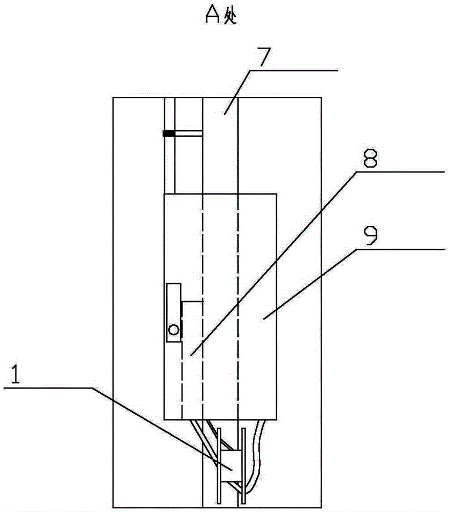 An automatic switch on a power distribution pole and its installation method