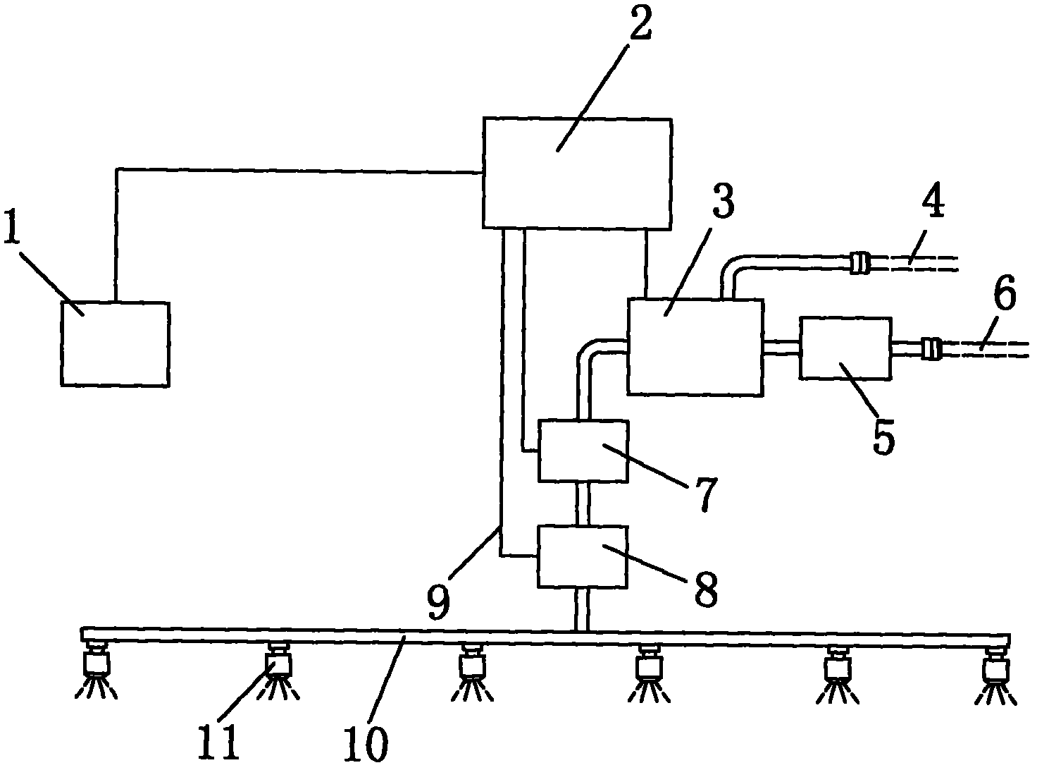 Spraying device capable of automatically adjusting yield