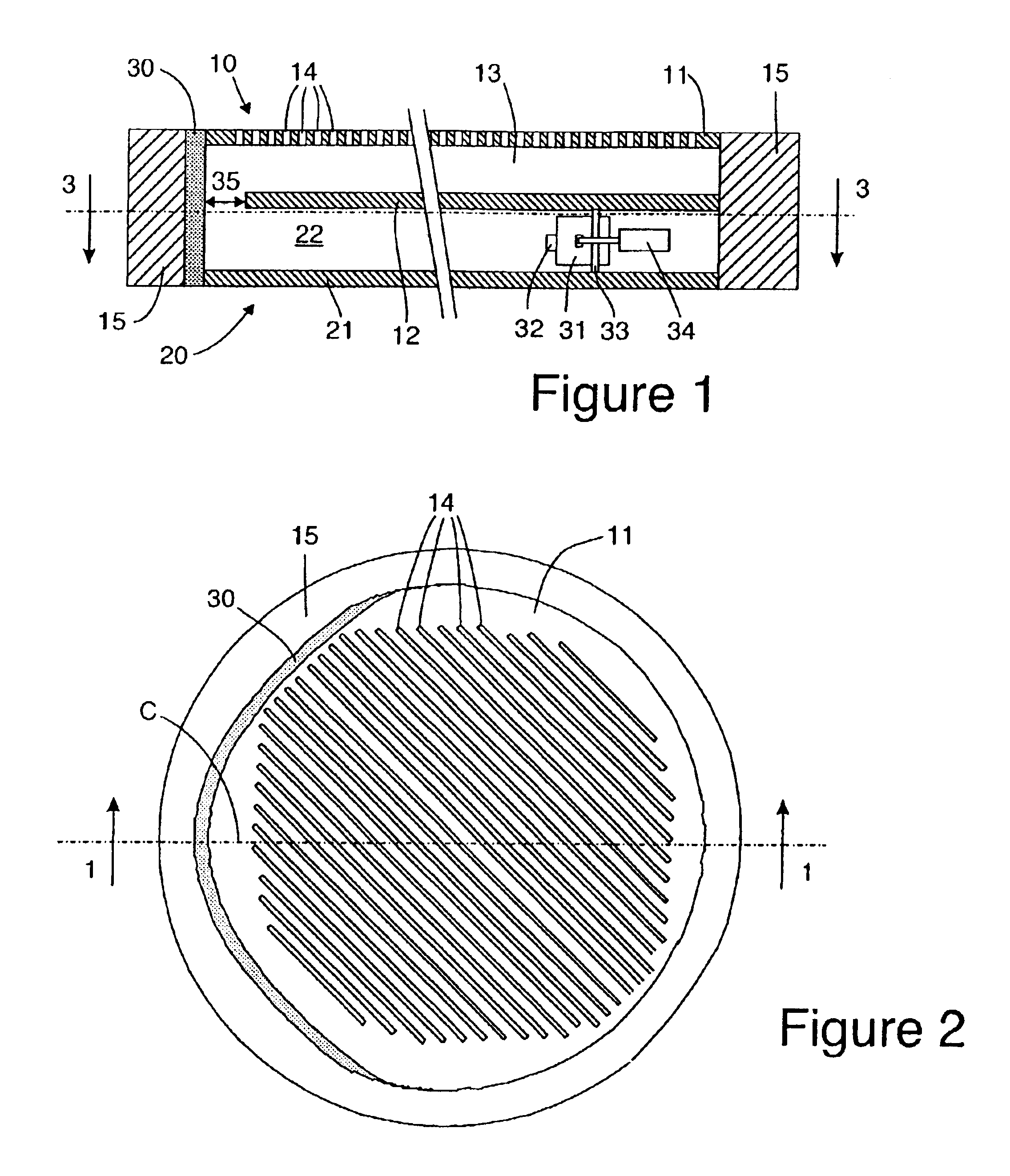 Beam steering apparatus for a traveling wave antenna and associated method