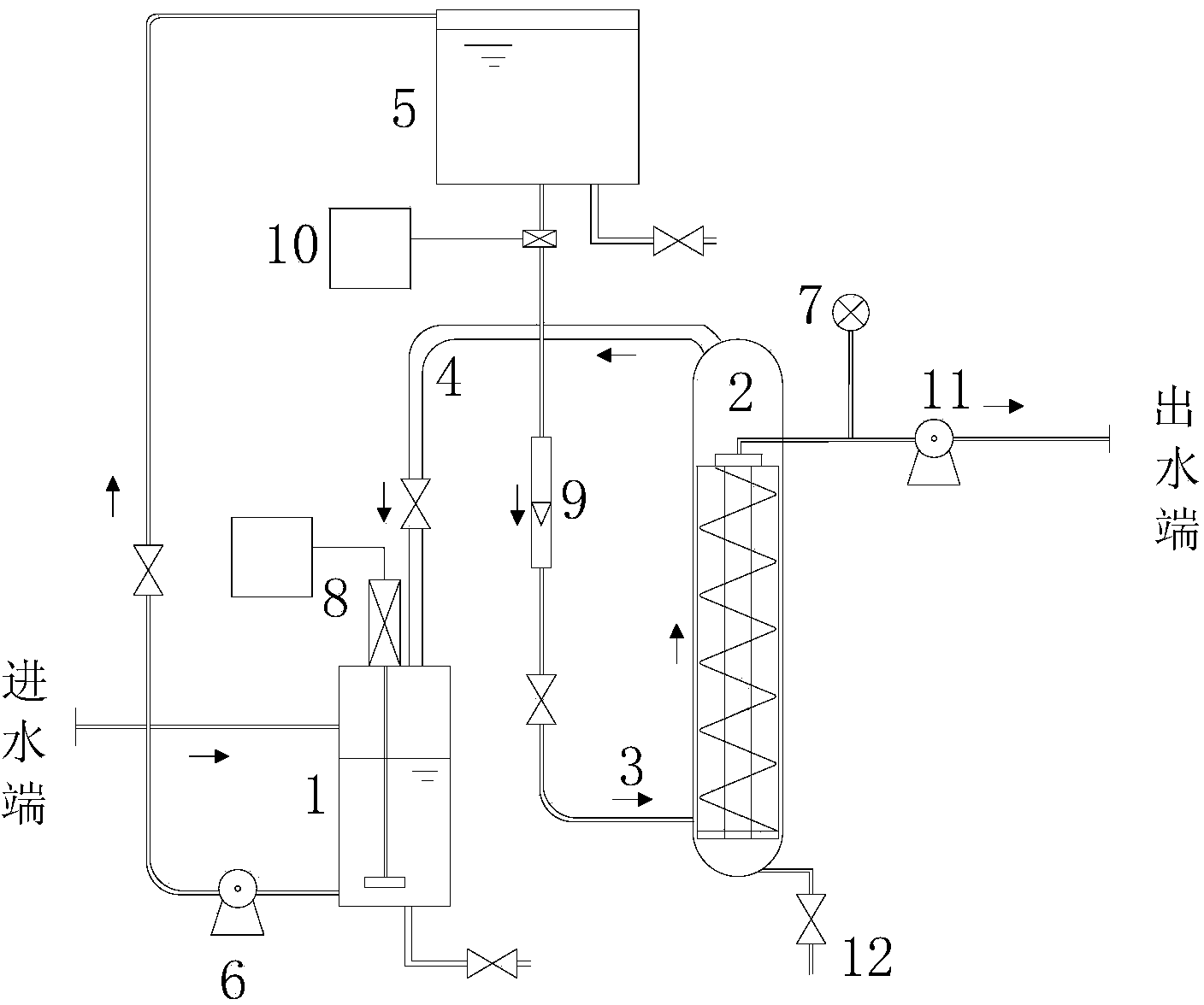 Intermittent spiral cross-flow membrane filtering device and method thereof