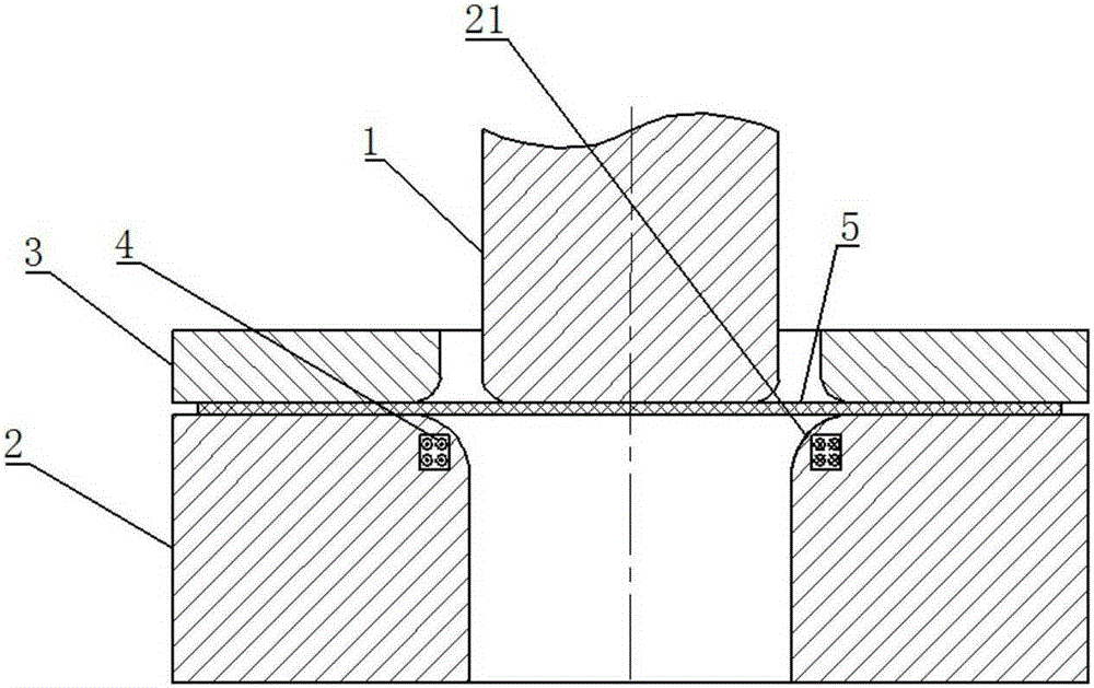 A sheet material wrapping forming device and forming method