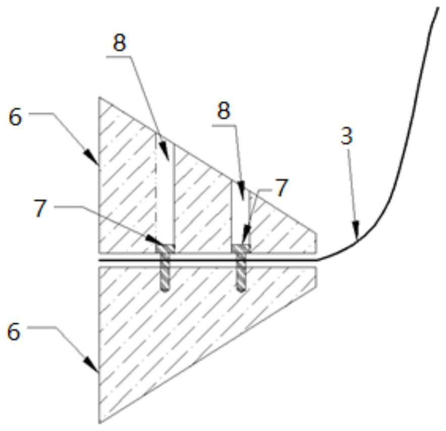 A device for controlling the gap flow of combined control surfaces of aircraft