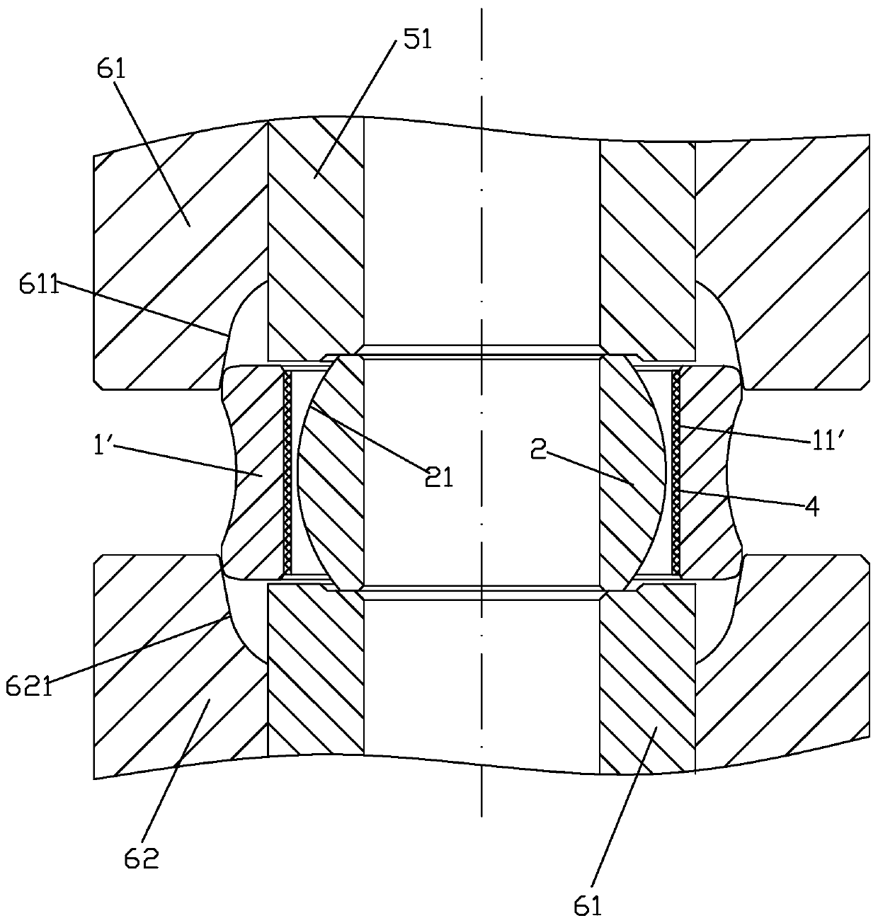 Manufacturing method of molding type self-lubricating knuckle bearing