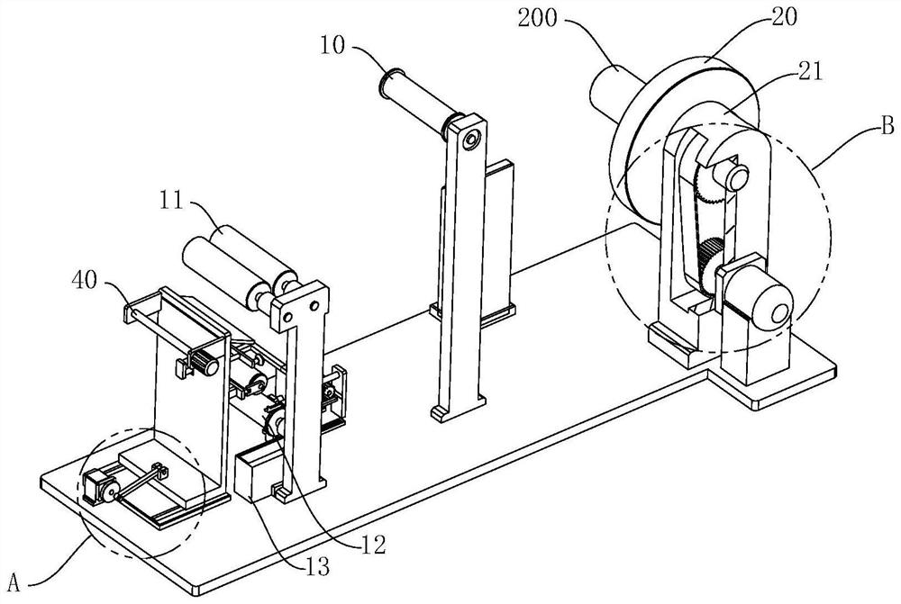 A protective paper attaching device capable of automatically adapting to the width of the steel strip