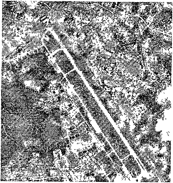 Airport target decomposition method based on context