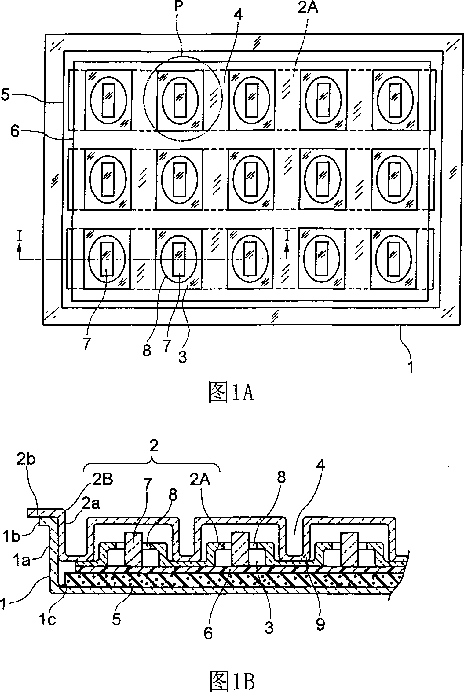 Shipping tray for optical elements, and optical element shipped therein