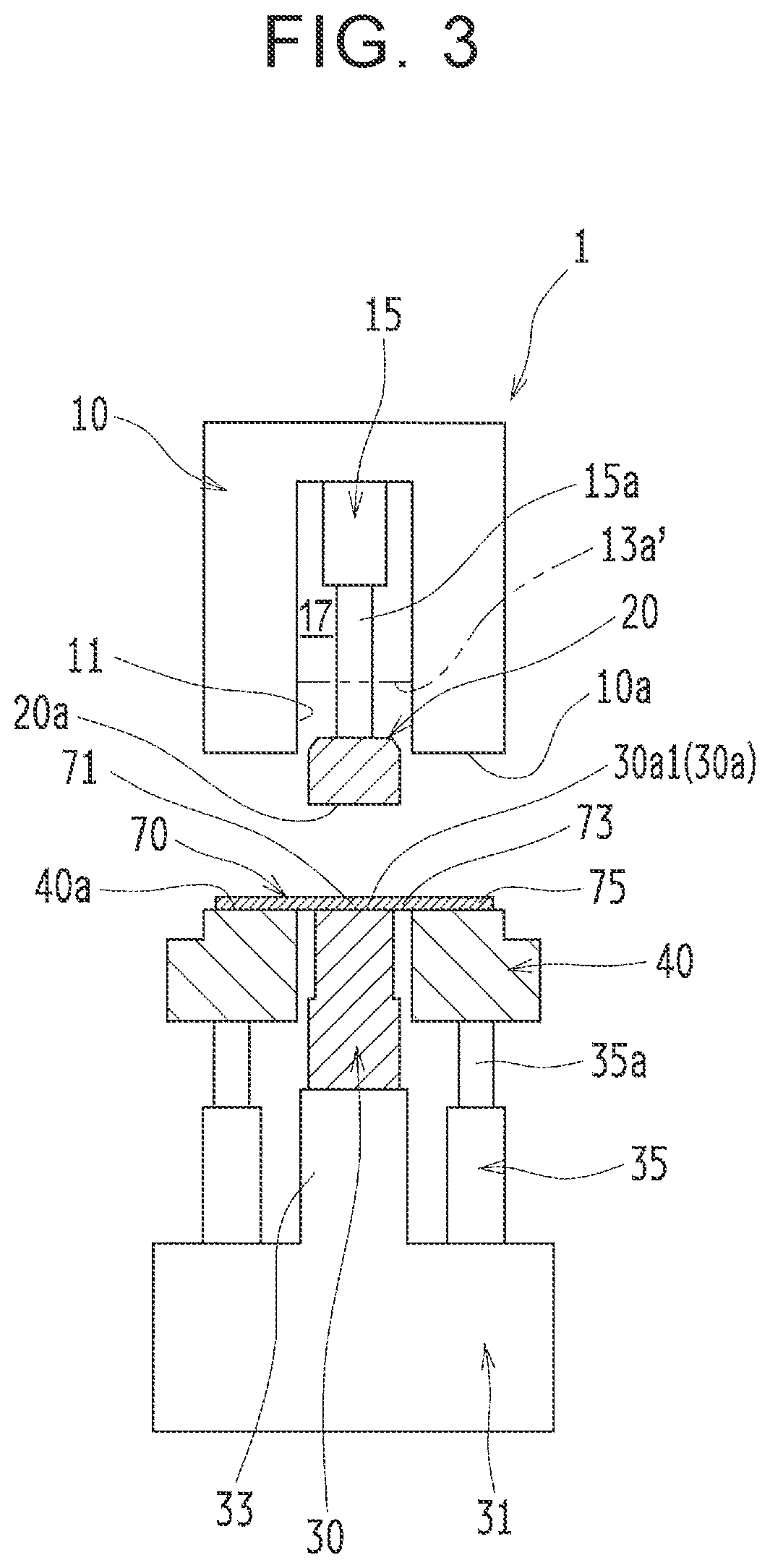 Manufacturing apparatus and manufacturing method for hat-shaped section component with curved projection portion