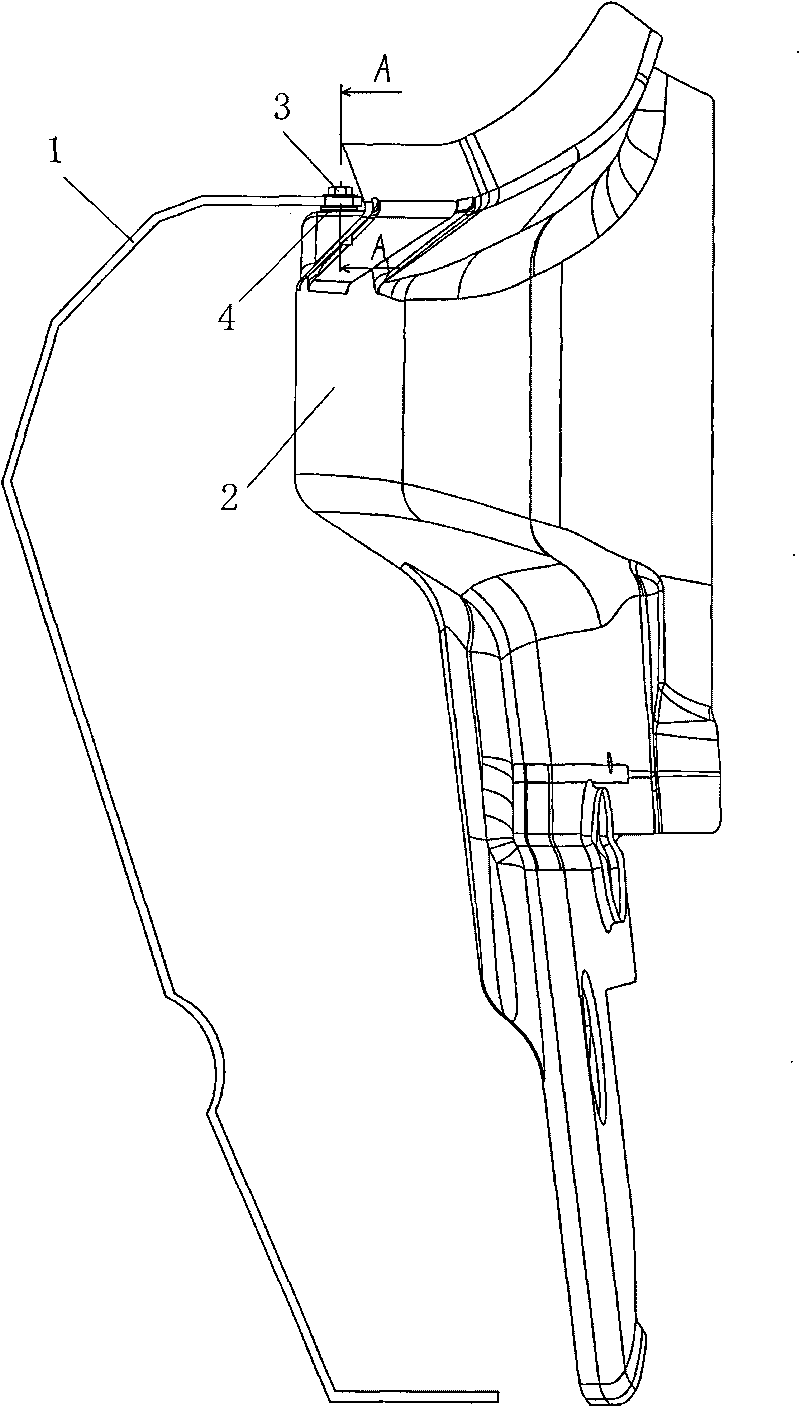 Connecting structure of rear bumper and rear apron board of automobile