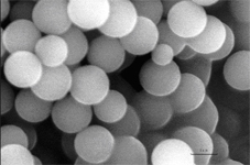 Method for preparing monodisperse polymer microsphere by irradiation polymerization of ultraviolet light