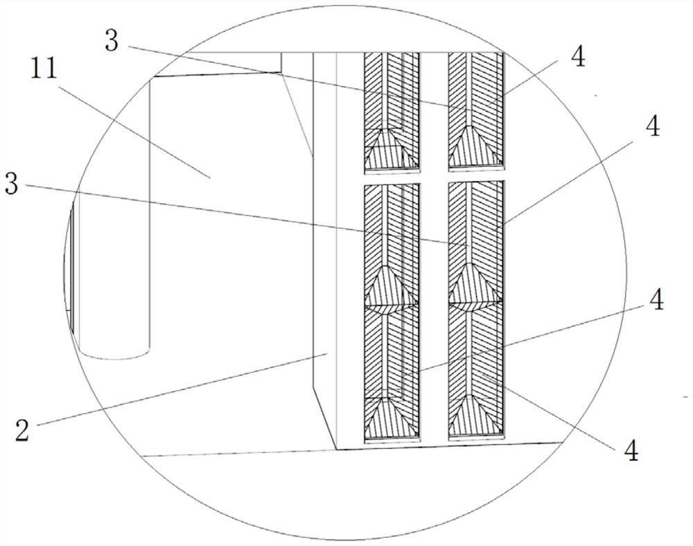 Fish lifting machine device for collecting fish by utilizing tail water of hydropower station and fish collecting method of fish lifting machine device