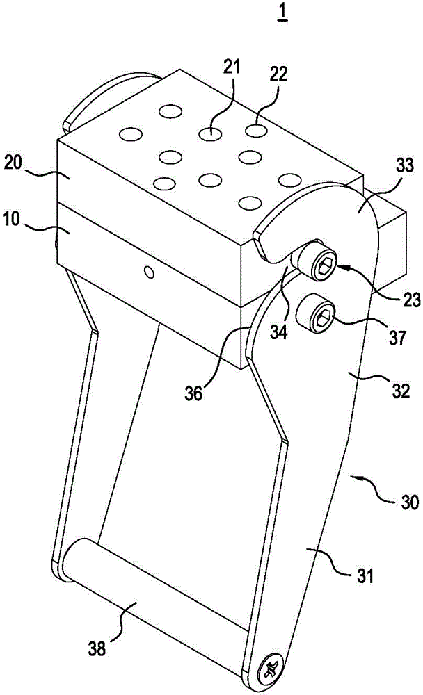 Replaceable fluid supply device