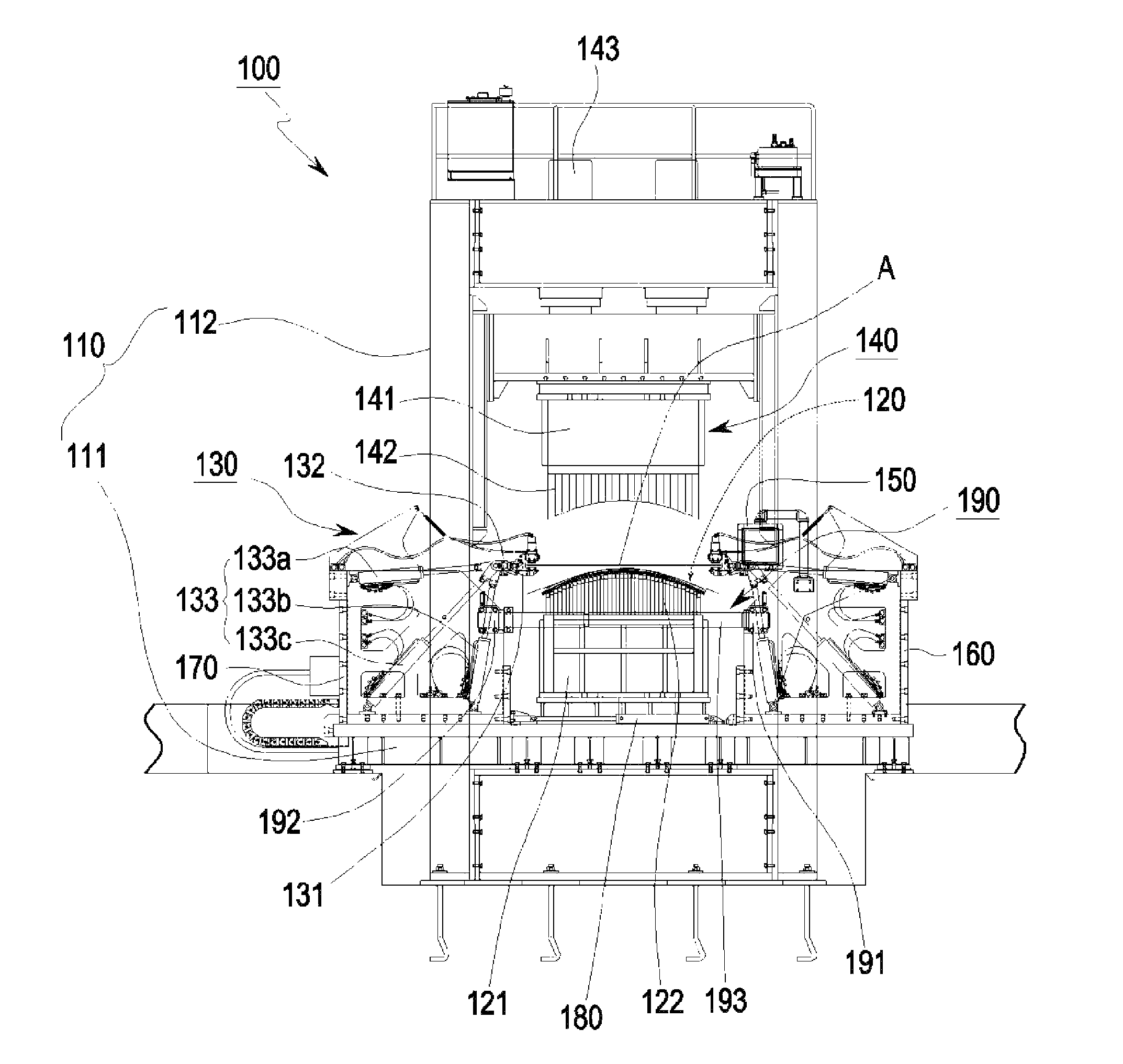 Multipoint stretch forming apparatus enabling individual clamping control for manufacturing a curved panel