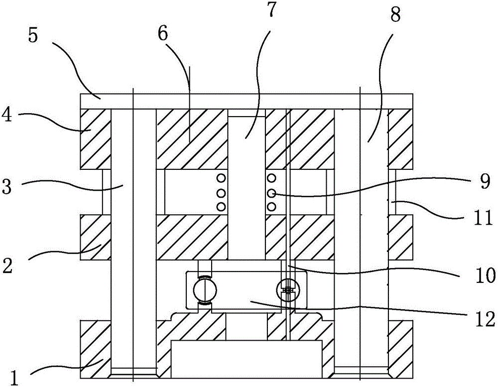 Small bearing rivet cage decomposition mold and its decomposition method