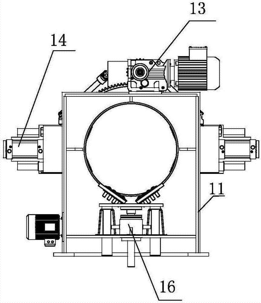 A two-way synchronous rotating clamping device for steel pipe cutting