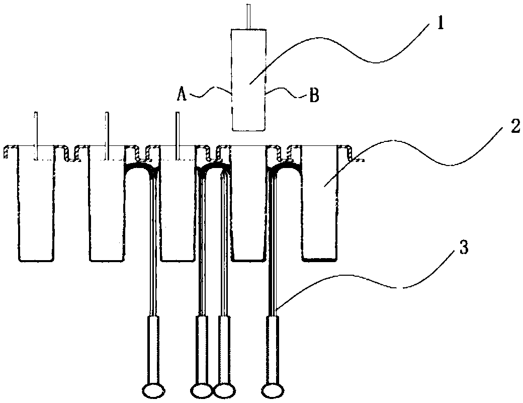 Spray de-molding device and de-molding method thereof