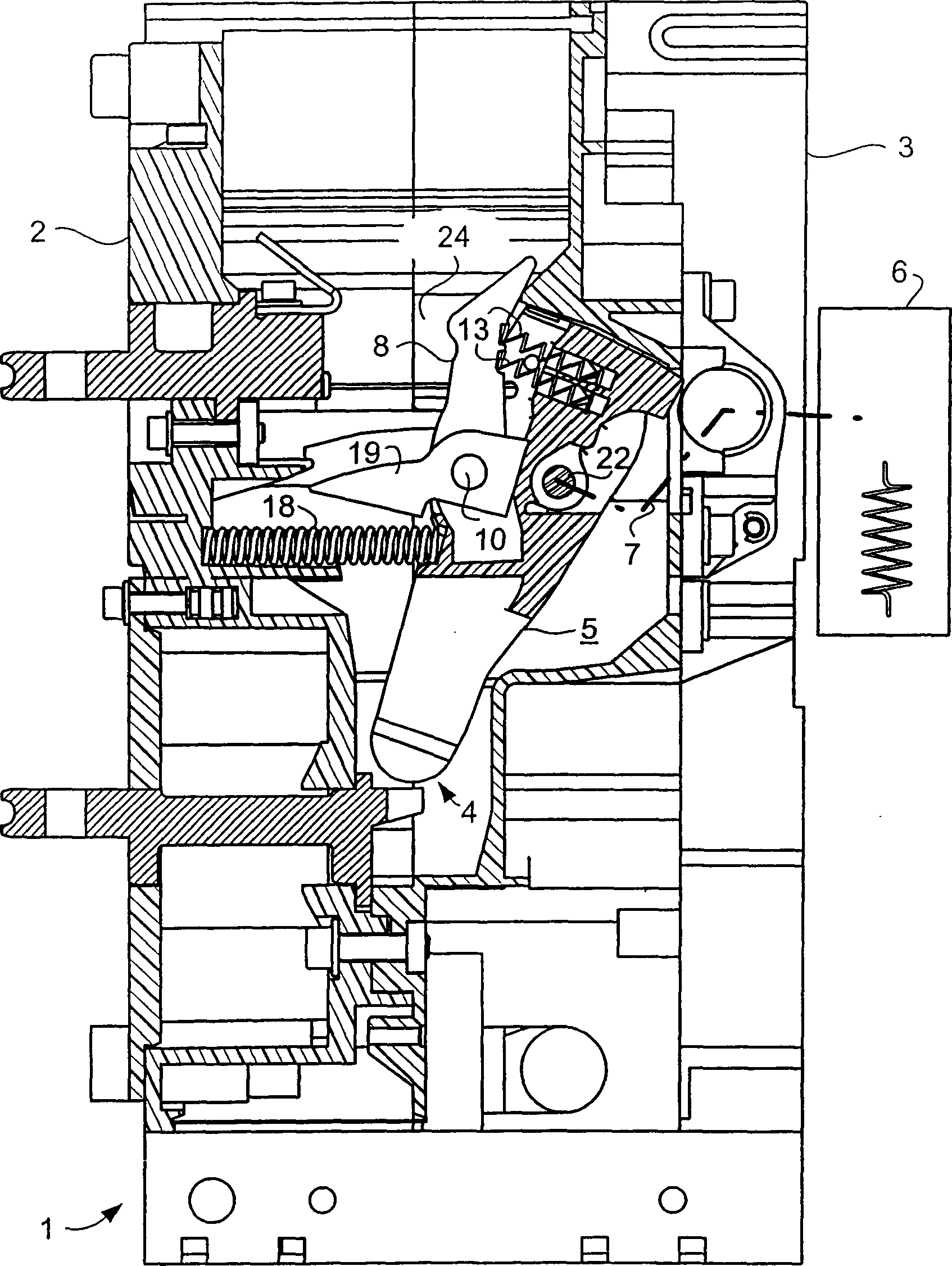 Low-voltage circuit breaker composing a switching chamber and a displaceable contact bearer