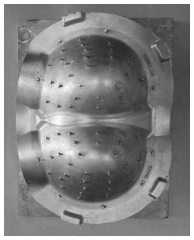 Non-yellowing polyurethane sponge and preparation method thereof