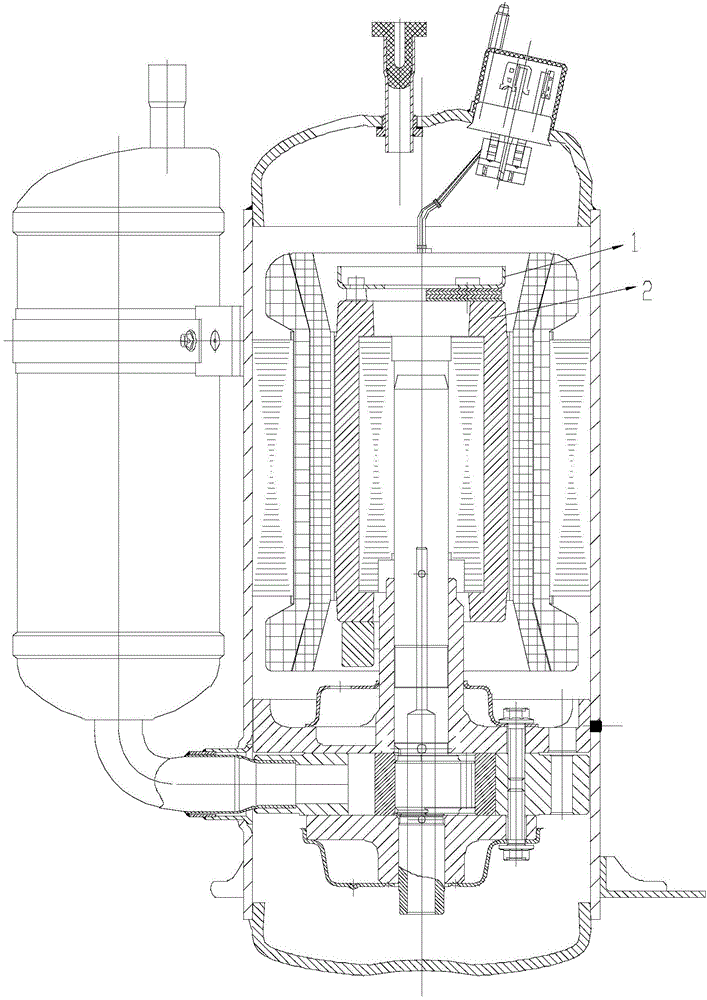 Oil retaining device and compressor comprising same