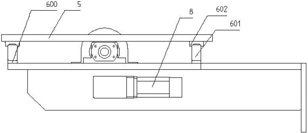 Battery cell clamping and connecting mechanism