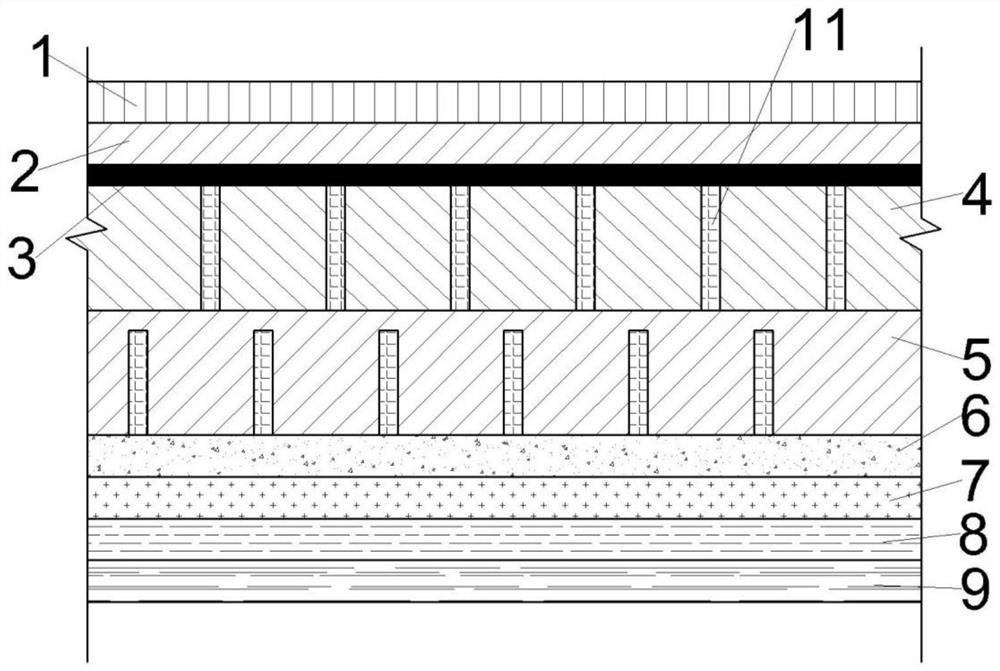 Novel anti-cracking asphalt concrete pavement structure and construction method