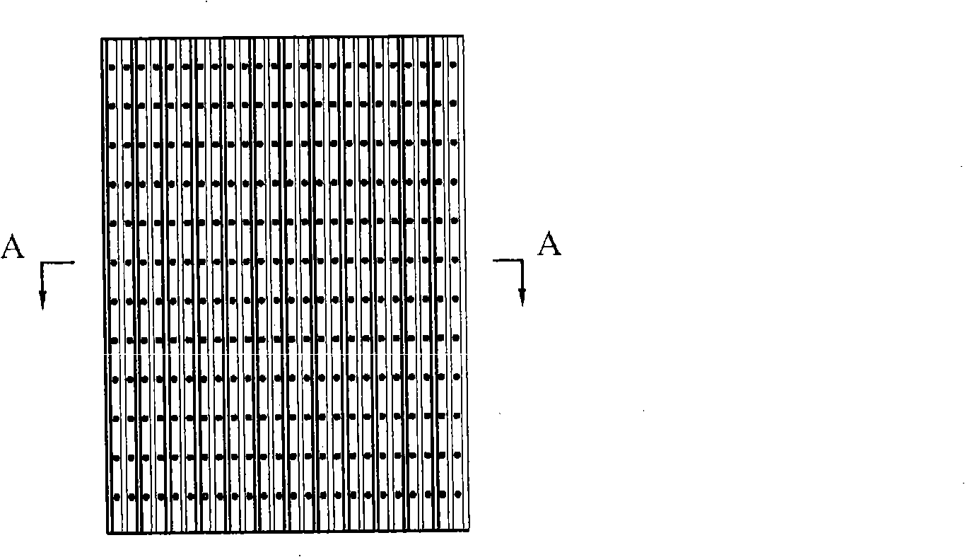 Composite phase change integrated cooling heat dissipation method and device for micro slot group of silicon controlled thyristor device
