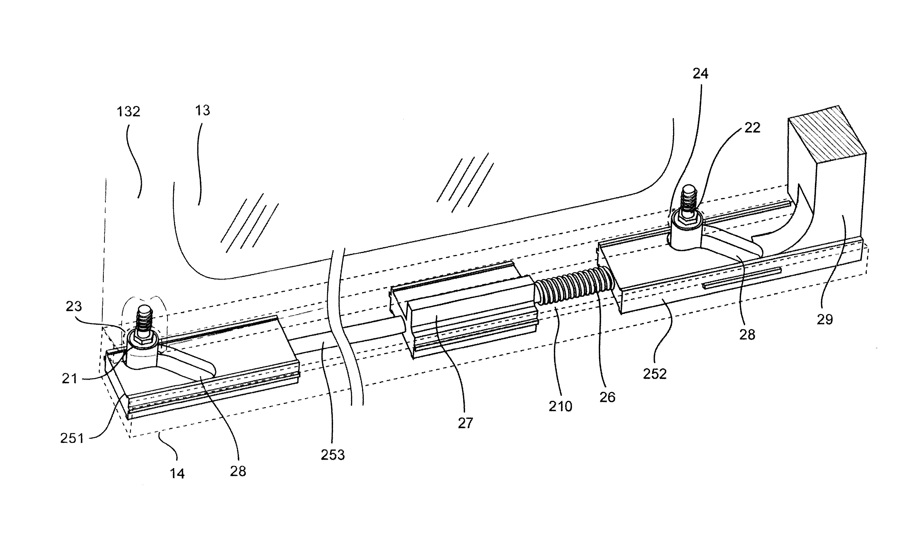 Device for closing off an opening made in a structural element comprising synchronization, and corresponding automobile