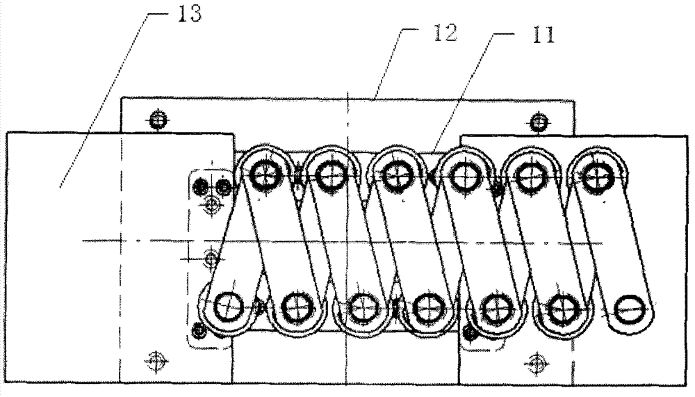 Device and method for assembling chain integrally