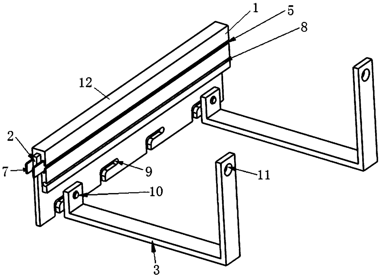 A plastic rail mechanism that can change the radius of curvature and transmit electricity during assembly