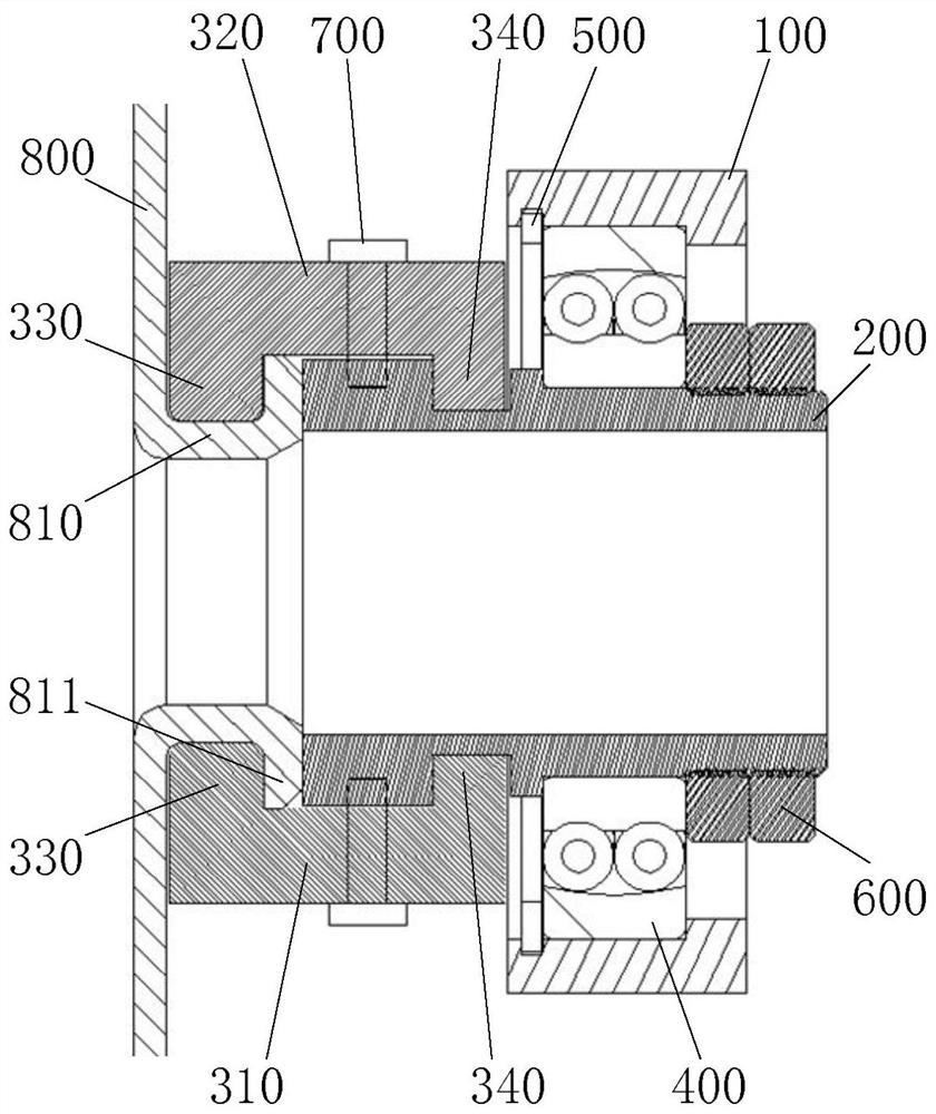 Hollow body end clamp, punching device and punching method