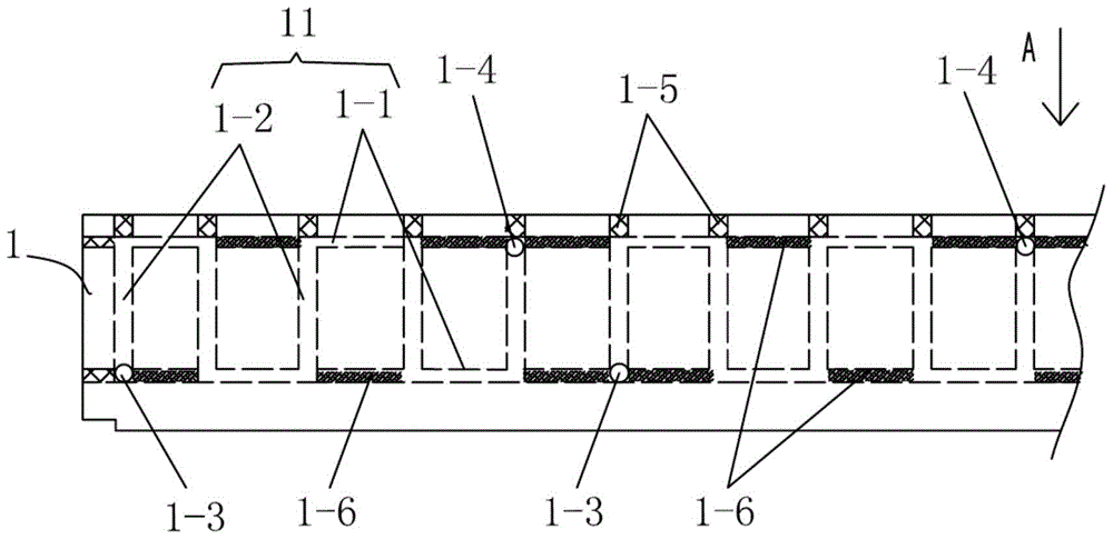 Energy-saving spinning die head for spinning beam with high thermal conductivity and suitable for large energy saving