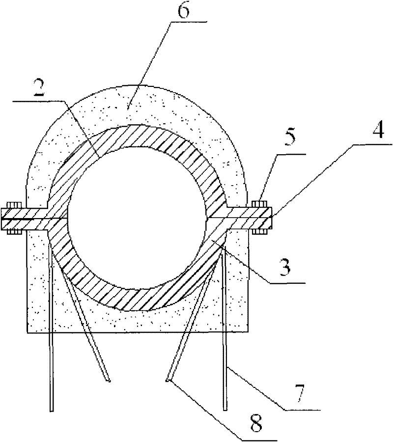 Submarine pipeline buckling preventing device, and manufacturing method and mounting method thereof