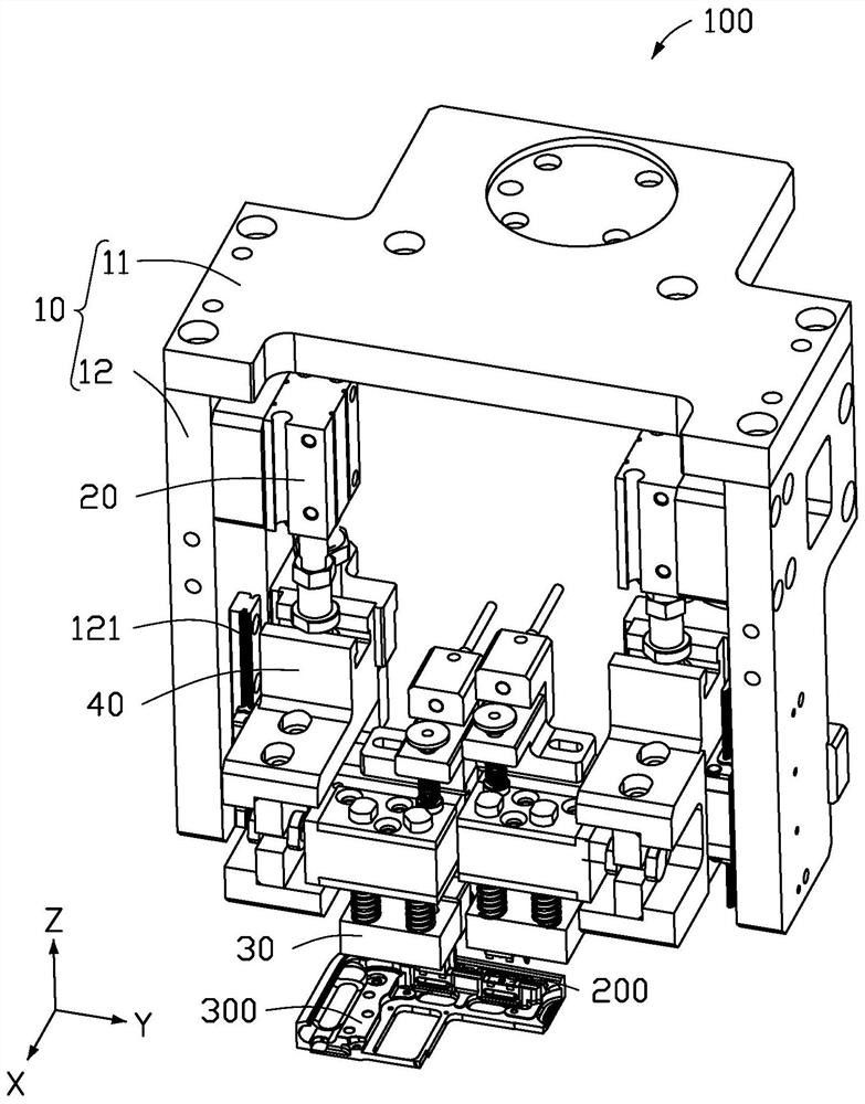 Assembling device and manipulator