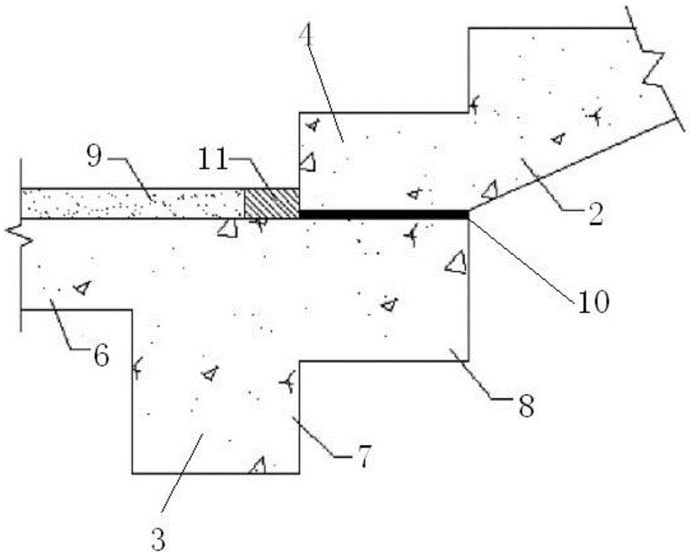 Anti-seismic staircase with sliding bearing and its construction method