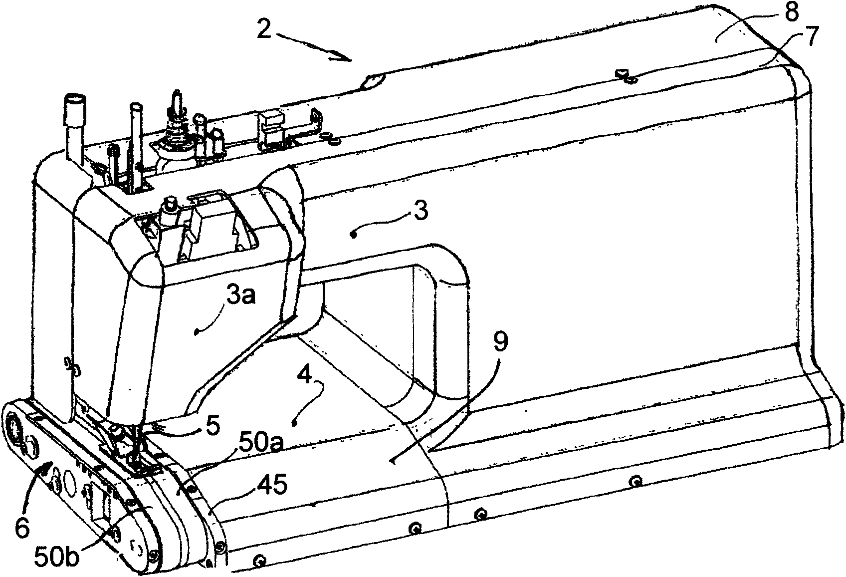 Overlock machine for assembling mesh-like laps with a transverse thread