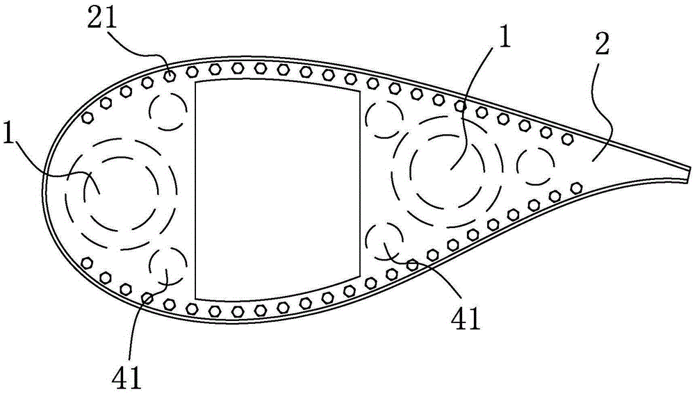 Connecting device for segmental blades, wind generating set blade and control method of wind generating set blade