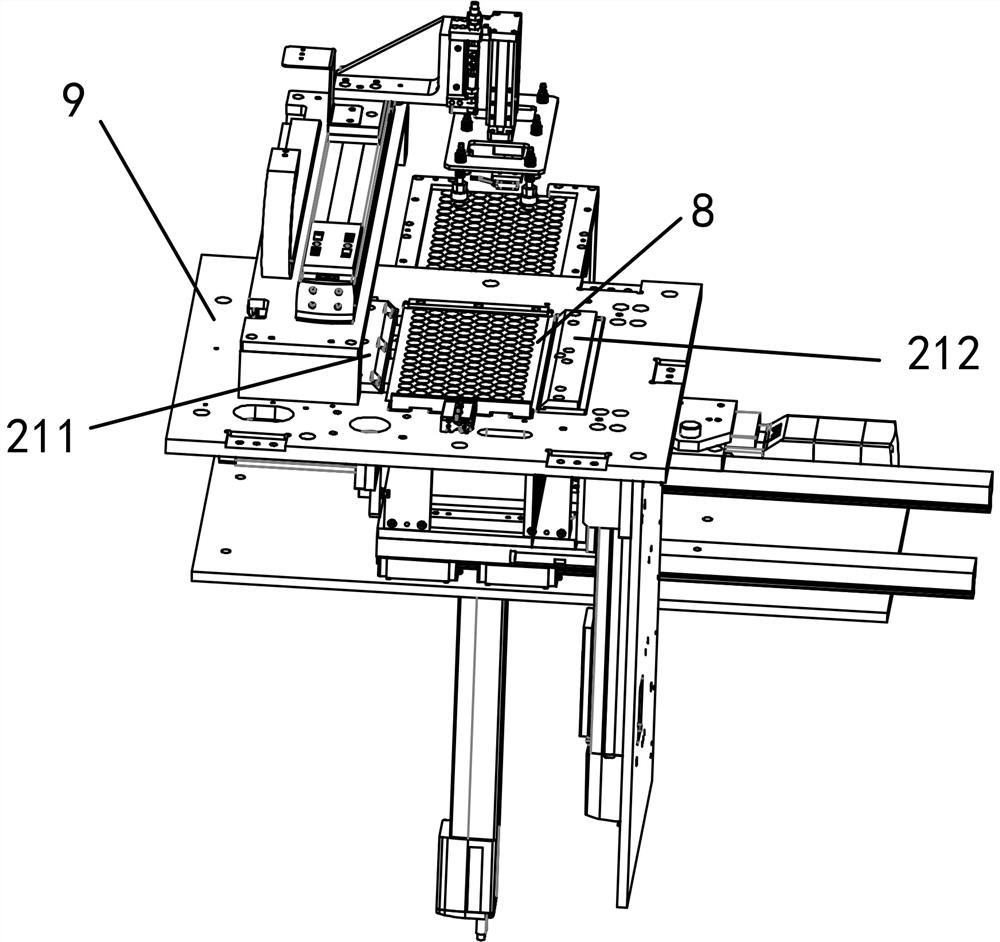 Automatic labeling machine and labeling method