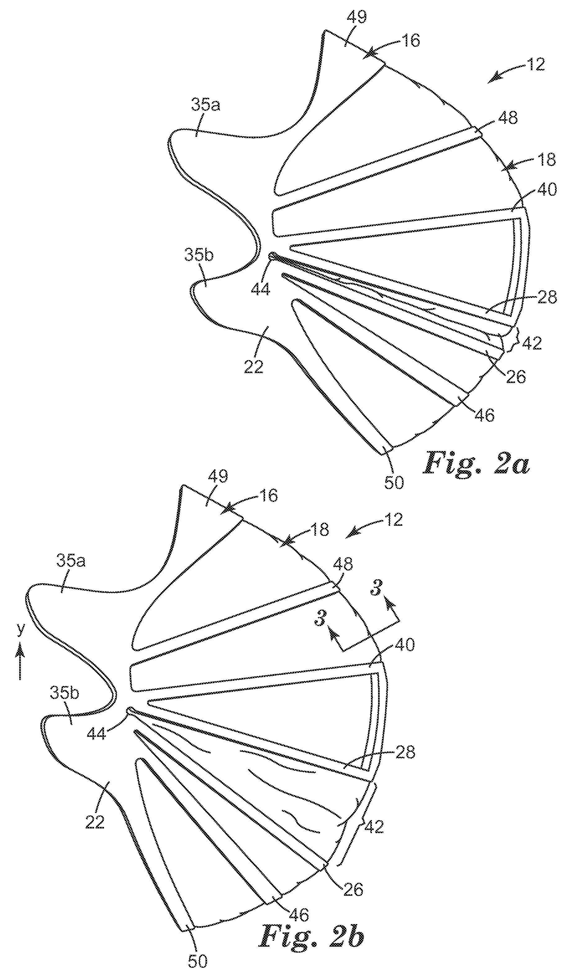 Respirator having dynamic support structure and pleated filtering structure