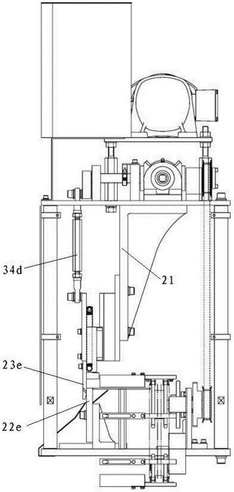 A feeding and discharging device for a chicken claw cutting machine